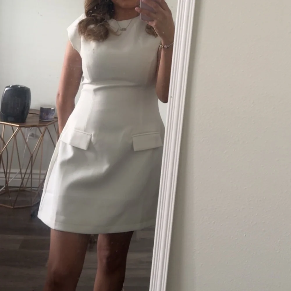 Chic cap sleeve Mini Dress - Picture 3 of 3